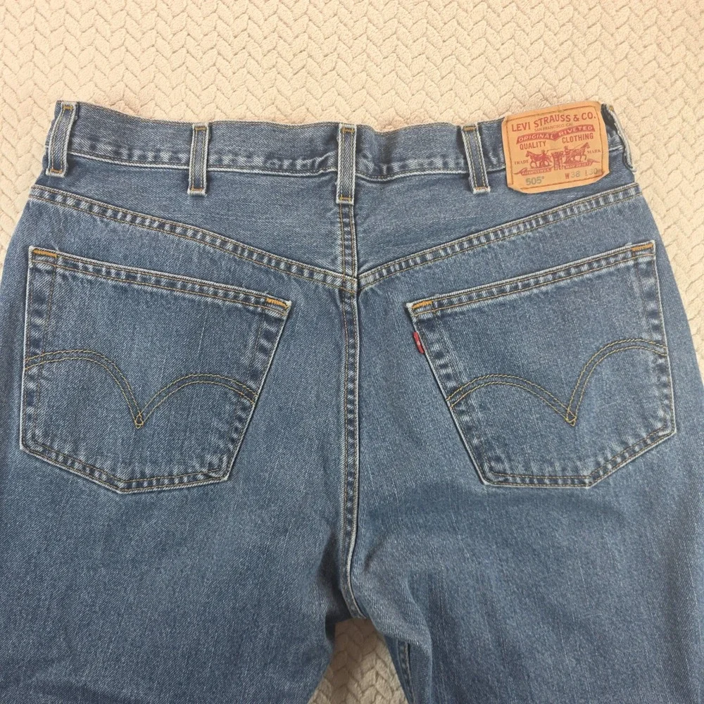 Levis 505 Regular Fit Jeans Mens 38x30 Medium Wash Blue Straight Leg Denim Y2K